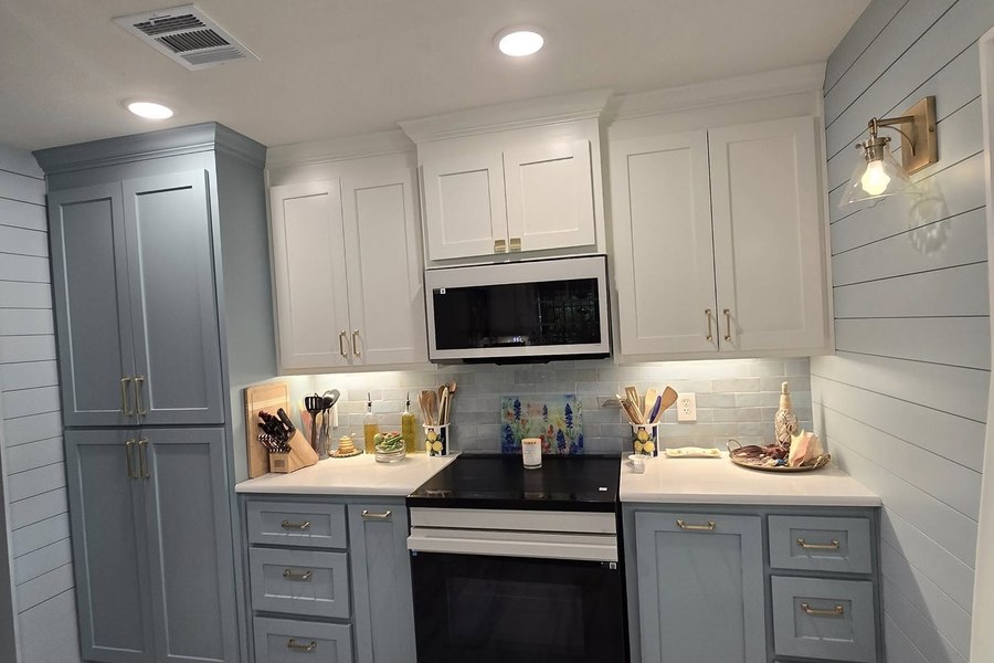 Kitchen remodel Waco TX – farmhouse sink and shiplap cabinets